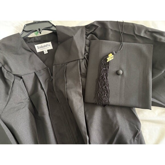 Graduation Cap and Gown with Year Charm for College &High School, Unisex - Picture 10 of 11